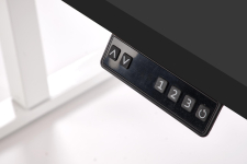 B54 biurko z funkcją regulacji wysokości, blat - czarny, stelaż - biały