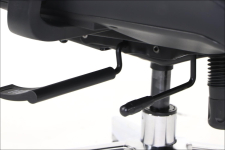 AKCENT PU  Fotel biurowy obrotowy/czarny podstawa chromowana