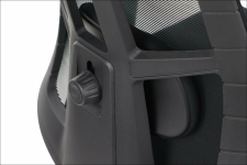 AKCENT M PLUS fotel biurowy obrotowy,  czarny mechanizm samoważący, podłokietniki 4D